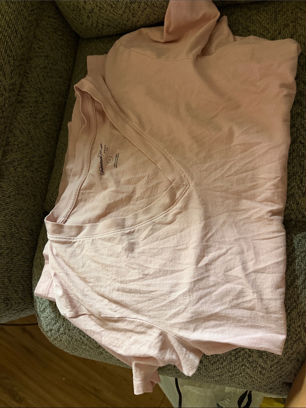 Universal Thread Light Pink V-Neck Short Sleeve Tee